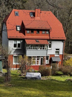 Ansprechende 4-Raum-Hochparterre-Wohnung mit Balkon und Gartenanteil in Ilmenau-Süd am Wald