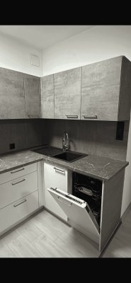 Moderne 2-Zimmer Neubau Wohnung mit Balkon und Autostellplatz