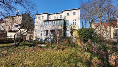 Charmante 7- Zimmer-Altbauwohnung mit Wintergarten