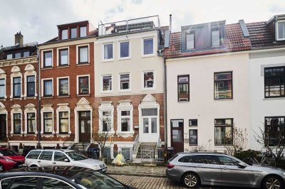 FLÜSSEVIERTEL // Sanierte Belle-Etage mit Sout. und Hof-Garten // das perfekte Domizil für Altbaulie