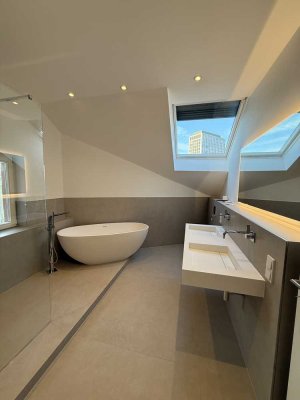 Erstbezug nach Sanierung: Exklusive Maisonette Wohnung mit Sauna und Kamin