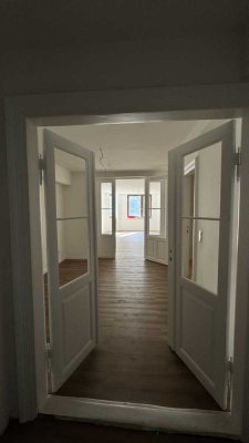 Erstbezug nach aufwändiger Sanierung - helle 2-Zimmer Wohnung mit Loftcharkter