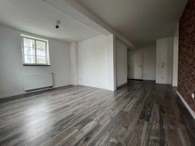 Frisch renovierte helle 3-Zi. Wohnung in ruhiger Lage