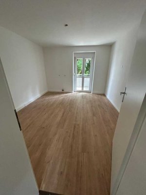 Helle, frisch renovierte 2-Zimmer-Wohnung mit Balkon im 2. OG – Kaufbeuren Kernstadt