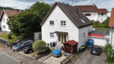 +++Wohnglück am Puls der Natur in Niederwürzbach– Modernes Einfamilienhaus mit Loggia & Sonnenter...