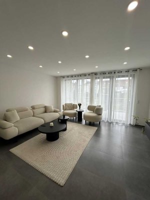 Moderne Erdgeschosswohnung mit Garten in kernsaniertem Zweifamilienhaus