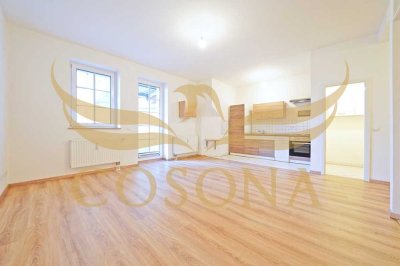 Vollständig renovierte 2-Zimmer-Wohnung mit Balkon und Einbauküche in Freital