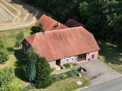 Wohnhaus / Resthof mit großem Grundstück in idyllischer Orts-Randlage mit vielen Möglichkeiten