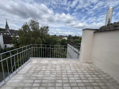 Renovierte 2-Zimmer-Wohnung mit großer Dachterrasse in Krefeld