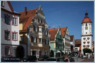 Attraktive, geräumige 3-Zimmer-Maisonette Altbauwohnung mitten im Herzen Dillingens