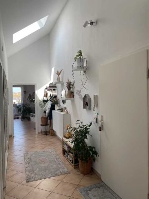 3-Zimmer Wohnung in Sallern + moderne Einbauküche gegen Ablöse