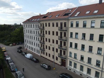 Stilvoll Wohnen am Volkspark – Nachhaltig sanierter Altbau mit modernem Wohnkomfort!