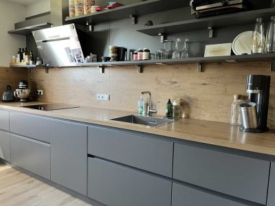 Modernisierte 5-Raum-Wohnung mit Balkon und Einbauküche in Ritzerau