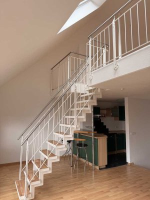 4-Raum Maisonette-Wohnung auf drei Ebenen mit zwei Balkonen + zwei Bäder & Stellplatz