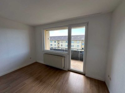 Gut geschnittene 3 Zimmer Wohnung mit Balkon, sofort bezugsfertig