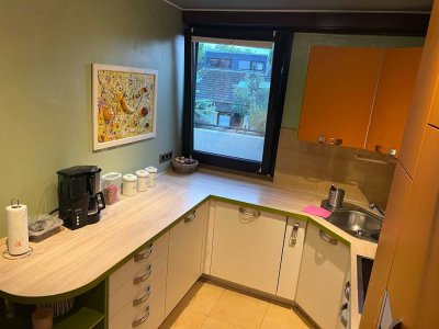 Geschmackvolle, gepflegte 2-Zimmer-DG-Wohnung mit Balkon und Einbauküche in Bonn-Auerberg