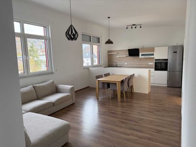 Moderne Dachgeschoss-Wohnung mit Balkon, 3 Zimmer, in Büdingen