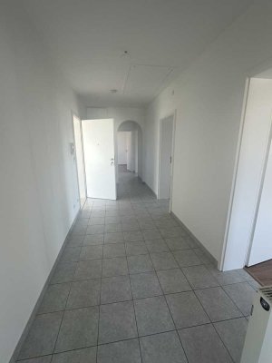 Stilvolle, modernisierte 4-Zimmer-Wohnung mit Balkon in Bad Nauheim