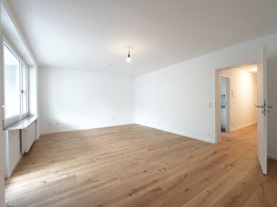 Hochwertig renovierte 2-Zimmer-Wohnung mit Süd-West-Loggia - Sofort beziehbar!