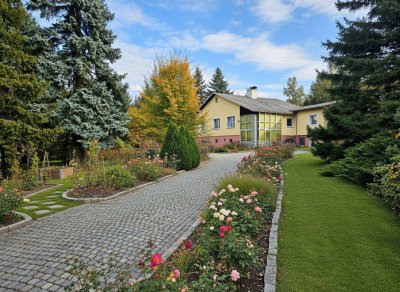 Ihr Rückzugsort im Grünen – Wohnen mit 4.000 m² Gartenidylle - Ein Haus mit Potenzial in Felling