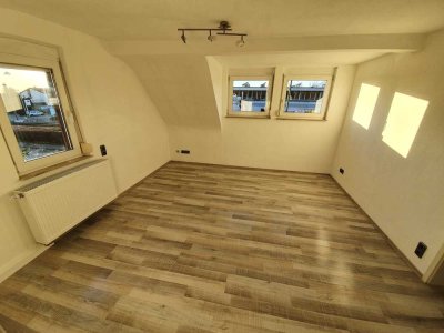 Gepflegte schöne 2,5-Raum-Dachgeschosswohnung mit Einbauküche in Oberboihingen