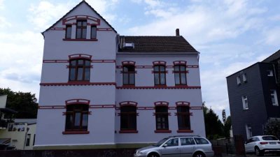 Schöne Altbau 3-Zimmer-Wohnung mit Balkon - saniert in 2019