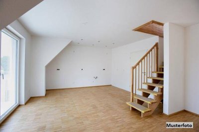 Stilvolle Maisonette im Dachgeschoss - Wohnen auf 2 Ebenen mit Balkon, TG &amp; Top-Zustand