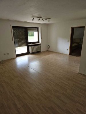 +++ Renovierungsbedürftige  3-Zi.-EG Whg. mit 2 Terrassen und Fernwärme +++