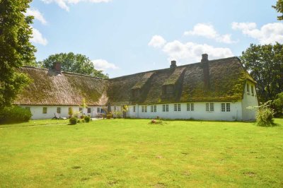 Historisches Reetdachanwesen mit vier Wohneinheiten in Nordfriesland!