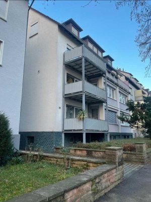 Lichtdurchflutete, teilmöblierte Dachgeschosswohnung