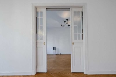 Exklusive Altbauperle in Charlottenburg – 4 Zimmer, 3,5 m Deckenhöhe, Stuck & Fischgrätparkett