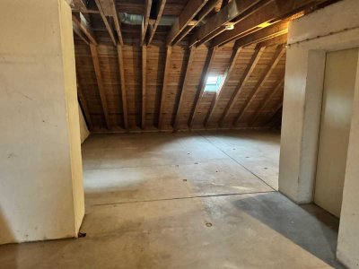 Provisionsfrei v. Eigentümer! Ausbaufähiger Dachboden in zentraler Lage in Bayreuth