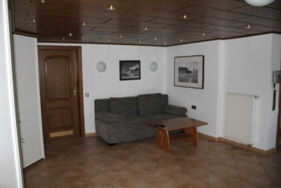 1-Zimmer-Terrassenwohnung, möbliert, an Pendler/ Praktikant/in, Student/in
