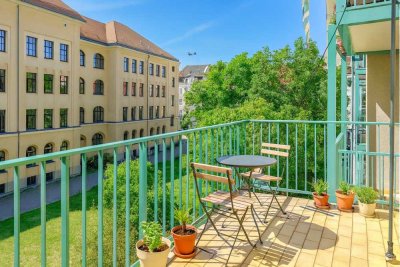 ++ Altbau Perle ++ Top gepflegt mit hellen Räumen und sonnigem Balkon ++
