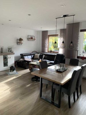 Helle 2-Zimmer-Wohnung mit Einbauküche, Garage und Stellplatz in Künzell / Bachrain.