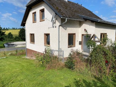 Neu renovierte OG-Wohnung in ruhiger Lage zu vermieten