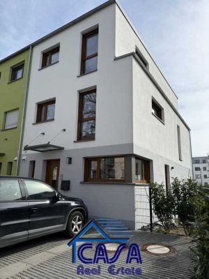 Modernes Leben in einer möblierten DHH mit Garten, ruhig gelegen