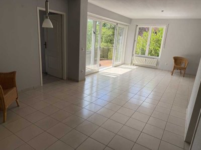 Attraktive 2-Zimmer-Wohnung mit Balkon, EBK, Gartenmitbenutzung und Stellplatz in Stromberg