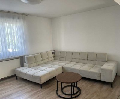 Großzügige 5-Zimmer-Wohnung mit Wintergarten, Balkon und Kaminofen