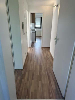 Wohnung mit zwei Zimmern sowie Balkon und Einbauküche in Ludwigshafen Oppau