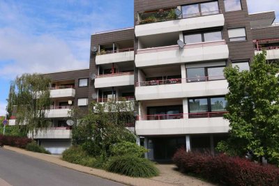 Toll geschnittene Wohnung mit Schwimmbad in begehrter Lage - provisionsfrei!