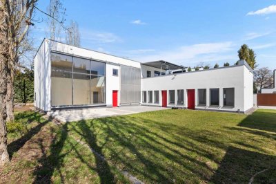 Bestlage: Architektenvilla im 
Bauhausstil mit 5 TG-Plätzen!