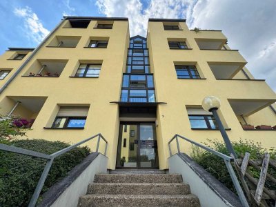 Gepflegte 2,5-Zimmer-Wohnung  in verkehrsberuhigter Lage mit 2 Balkonen und Spitzboden