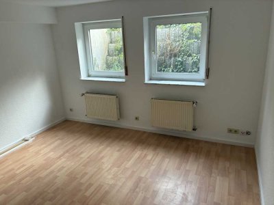 Helle 2-Zimmer-Wohnung im Souterrain mit separatem Eingang