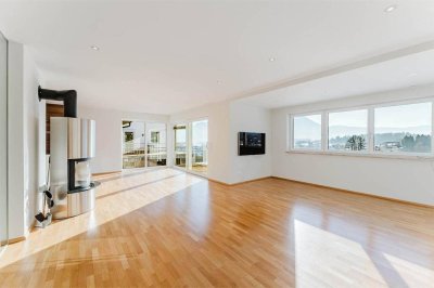 Familienglück mit Panoramablick!Architektenhaus in Mondseer Bestlage