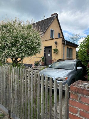 Freistehendes kleines EFH, zentrale ruhige Lage mit großem Grundstück