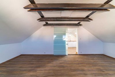 Modernes Wohnen unterm Dach – stilvoll sanierte 1- Zimmer-Wohnung in Manching