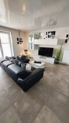 VON PRIVAT! TOP! Neuwertige luxuriös ausgestattete Wohnung, incl. Stellplatz!