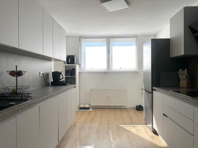 Exklusives Wohnerlebnis: Frisch sanierte 3-Zimmerwohnung mit Dachterrasse und modernen Highlights!