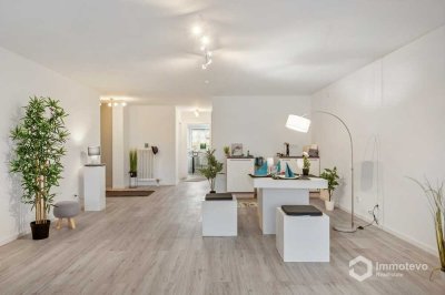 Kernsaniertes Wohnglück: Lichtdurchflutete 3-Zimmer-Wohnung mit offener Küche & großen Balkon